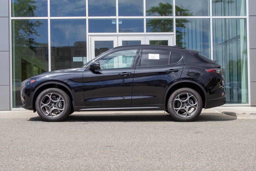 New 2025 Alfa Romeo Stelvio Sprint AWD/4WD image 7