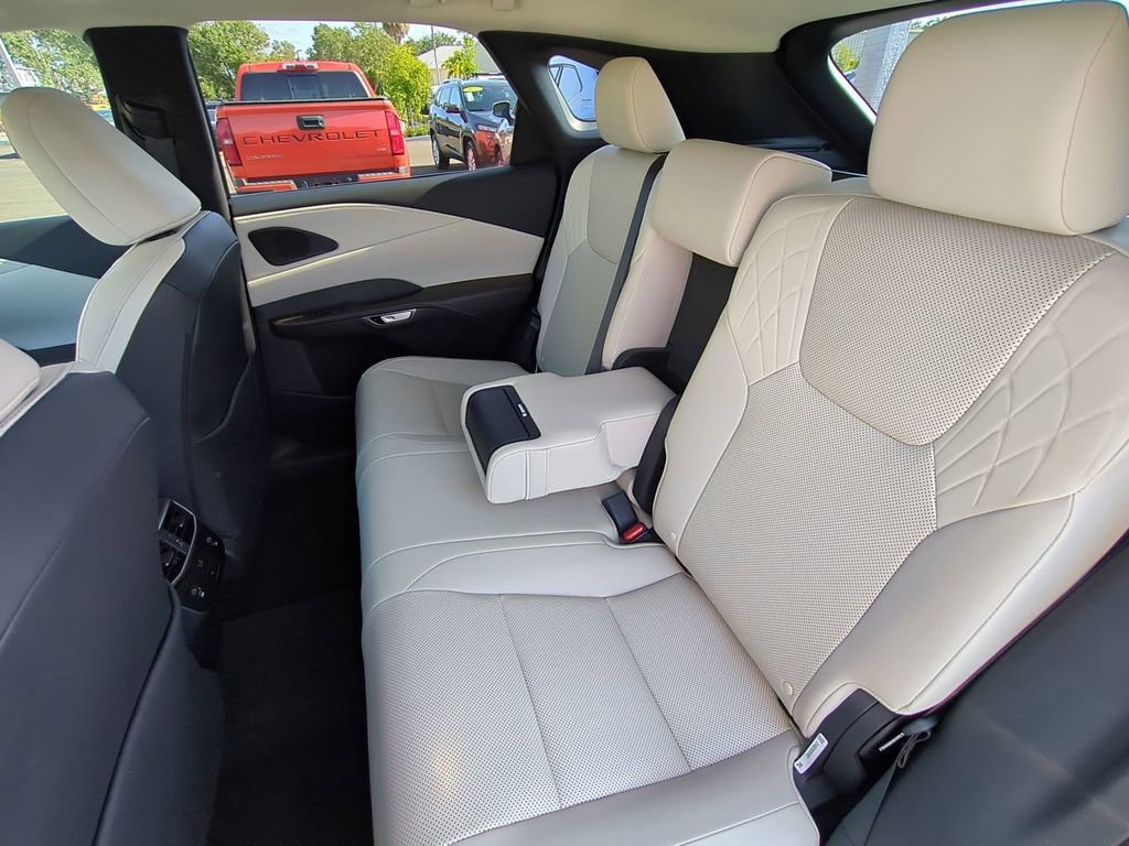 Used 2023 Lexus RX 350h image 13