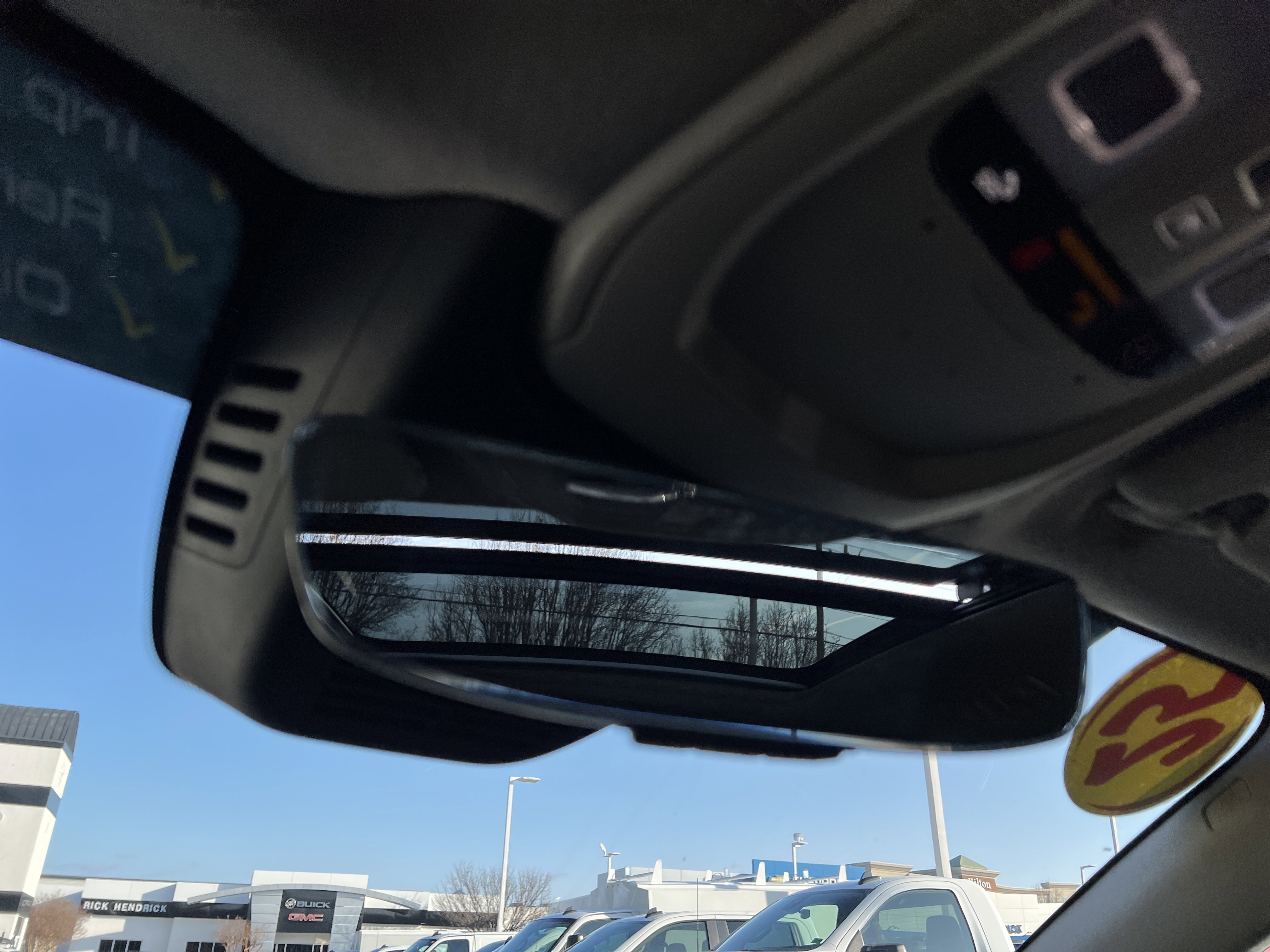 Used 2025 Volvo XC40 B5 Plus image 27