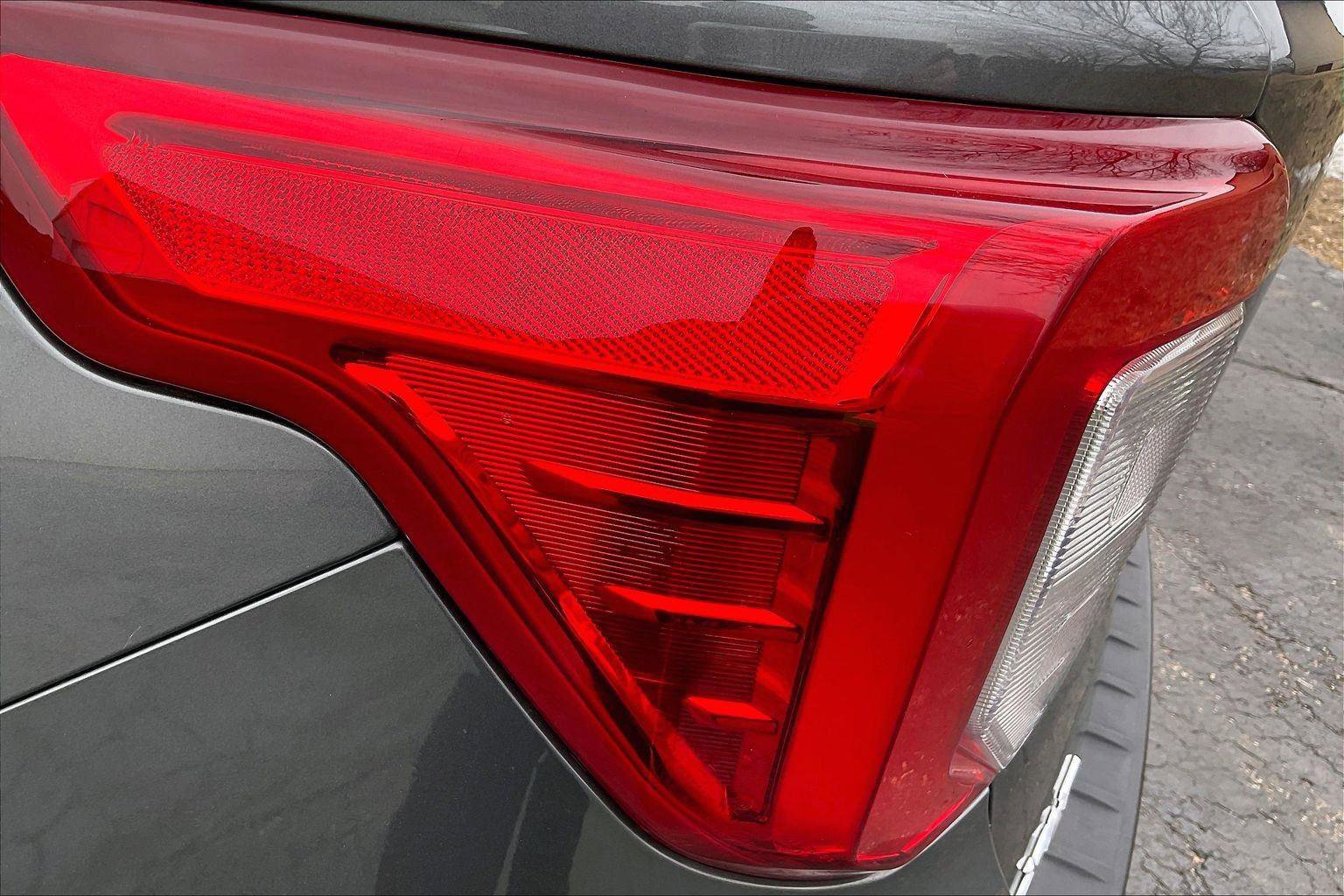 Used 2023 Ford Explorer XLT AWD/4WD image 30