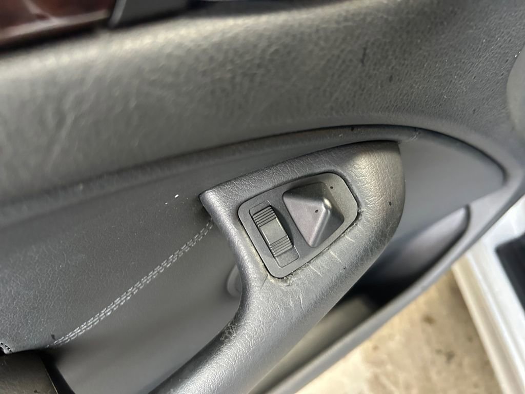 Used 2003 BMW 325i Sedan image 22