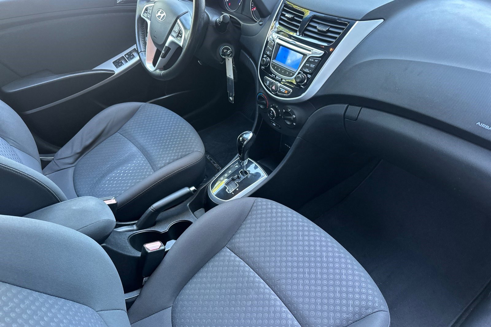 Used 2012 Hyundai Accent SE FWD image 19