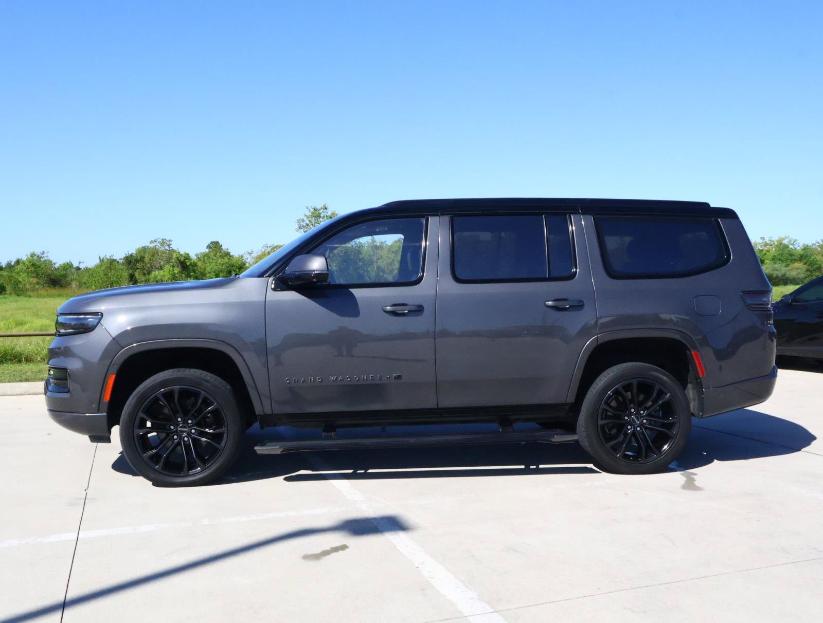 Used 2017 Jeep Cherokee Trailhawk AWD/4WD image 29