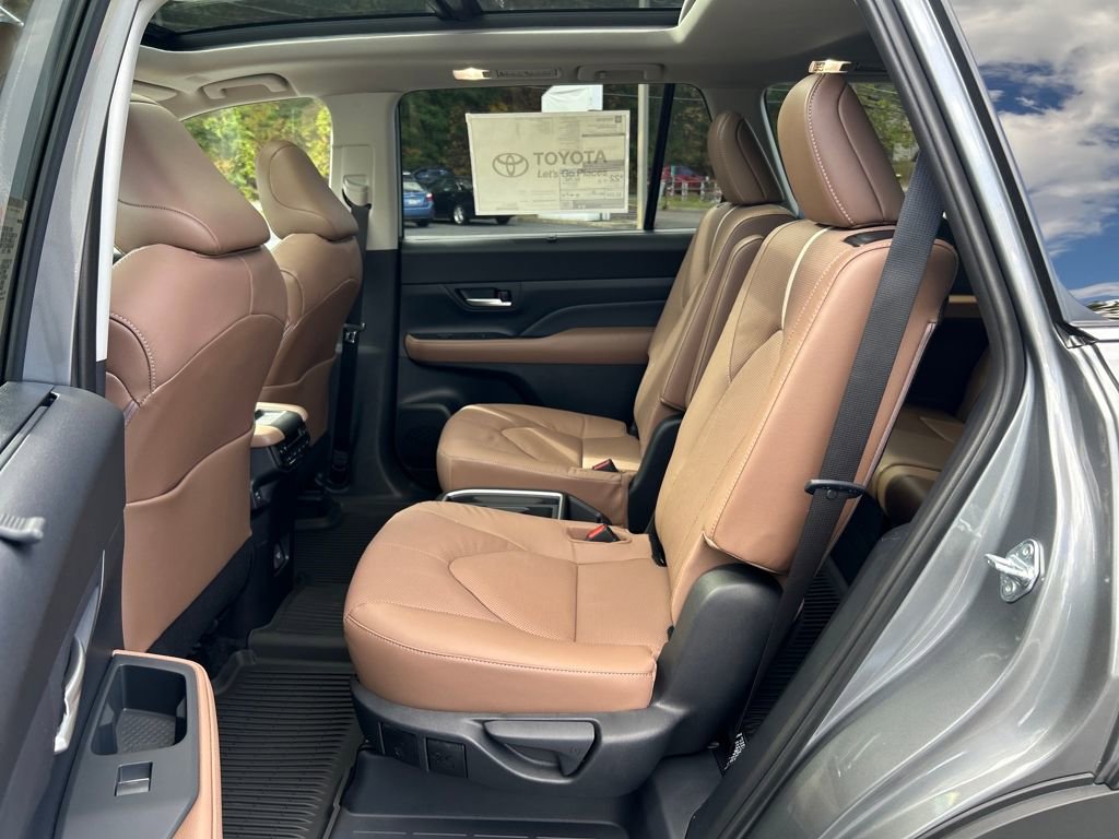 New 2026 Toyota Grand Highlander Platinum image 28