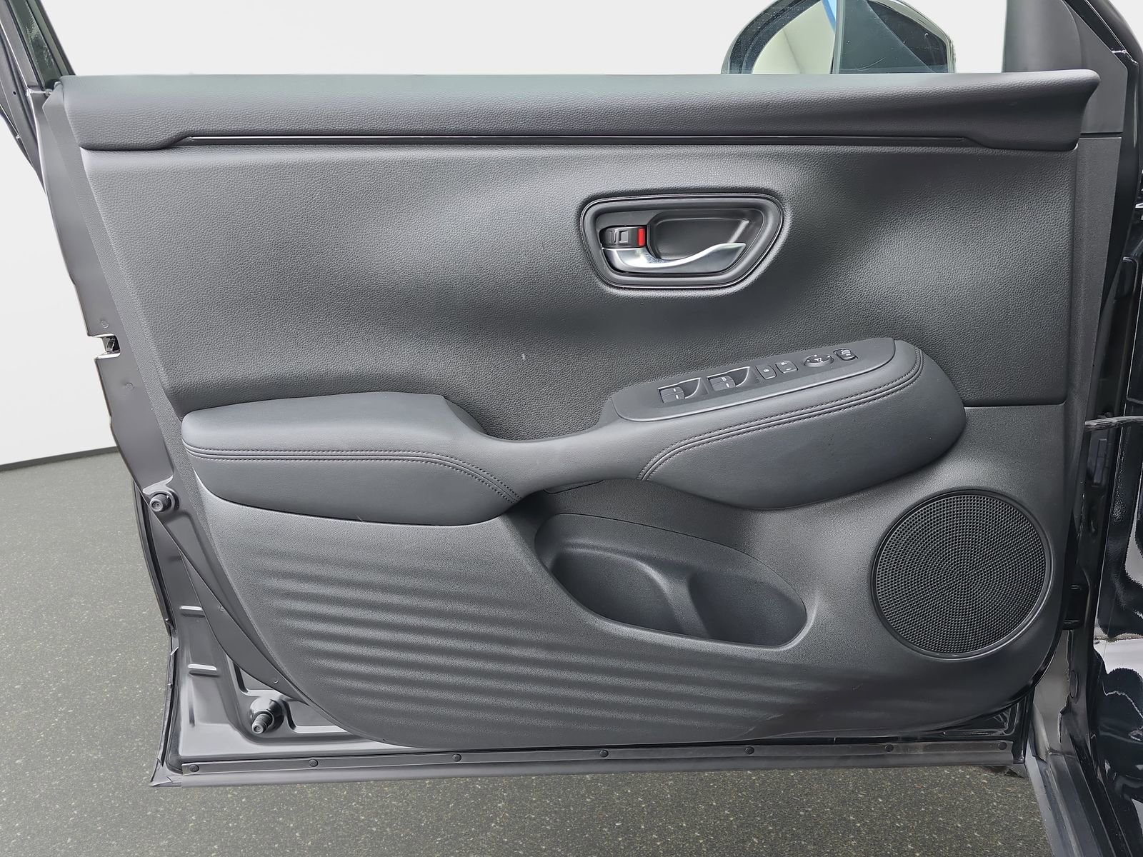 Certified 2023 Honda HR-V LX image 24