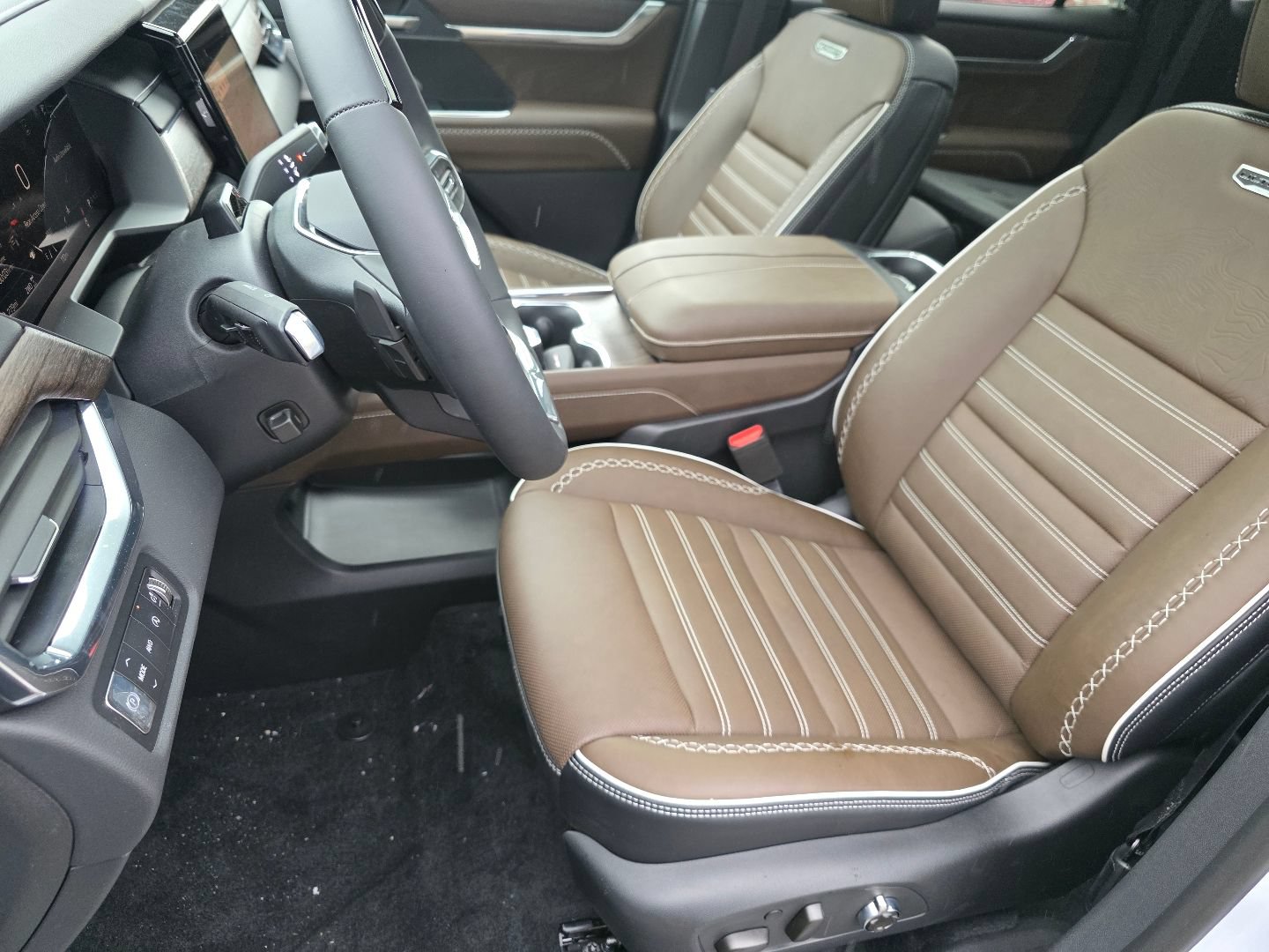 New 2026 GMC Acadia Denali Ultimate w/ LPO, Floor Liner Package AWD/4WD image 26