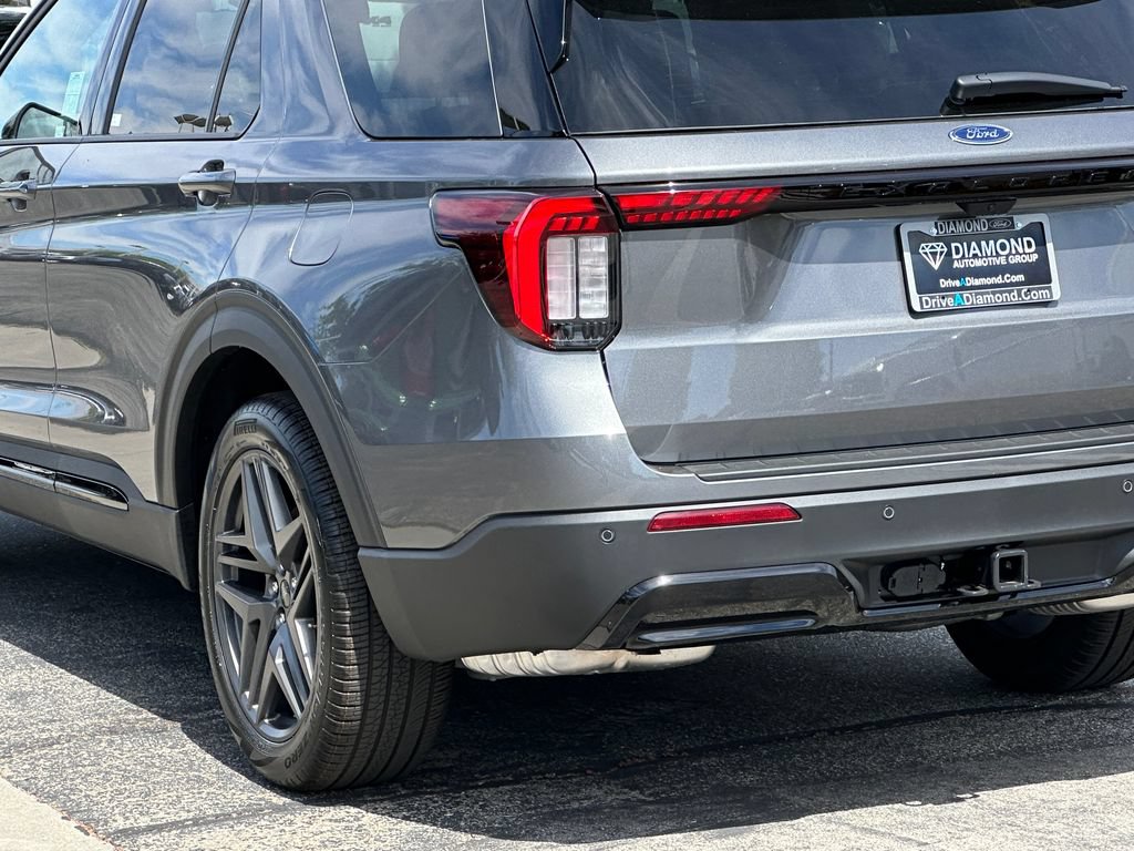 New 2026 Ford Explorer ST-Line w/ ST-Line Street Pack RWD image 5