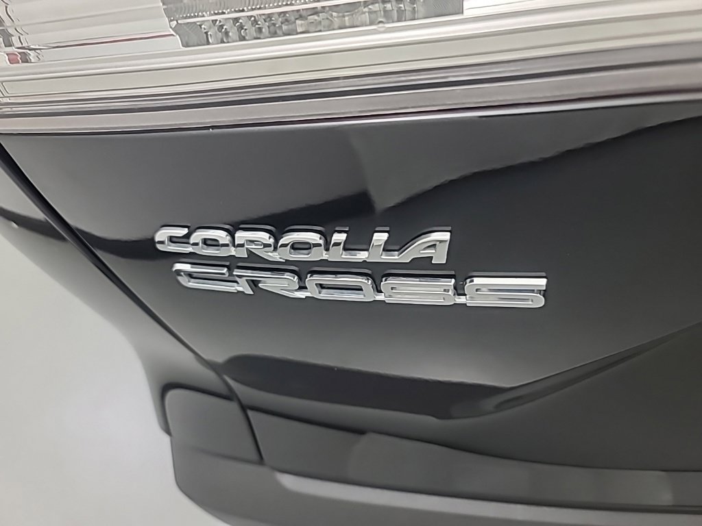 Used 2025 Toyota Corolla Cross LE FWD image 12