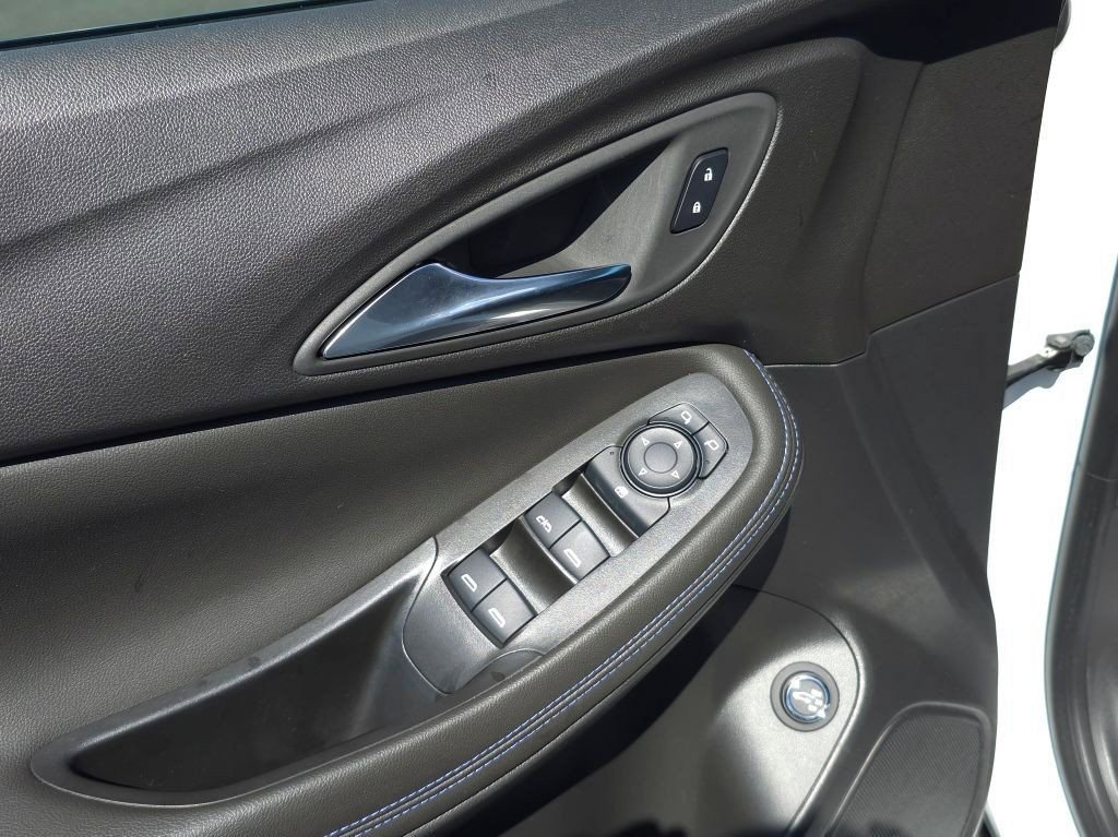 Used 2025 Buick Encore GX Sport Touring FWD image 11