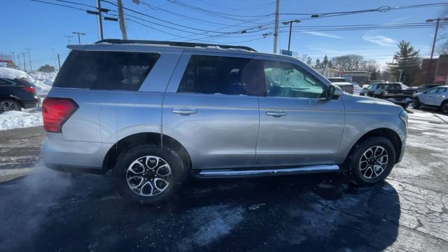 Used 2022 Ford Expedition XLT image 2