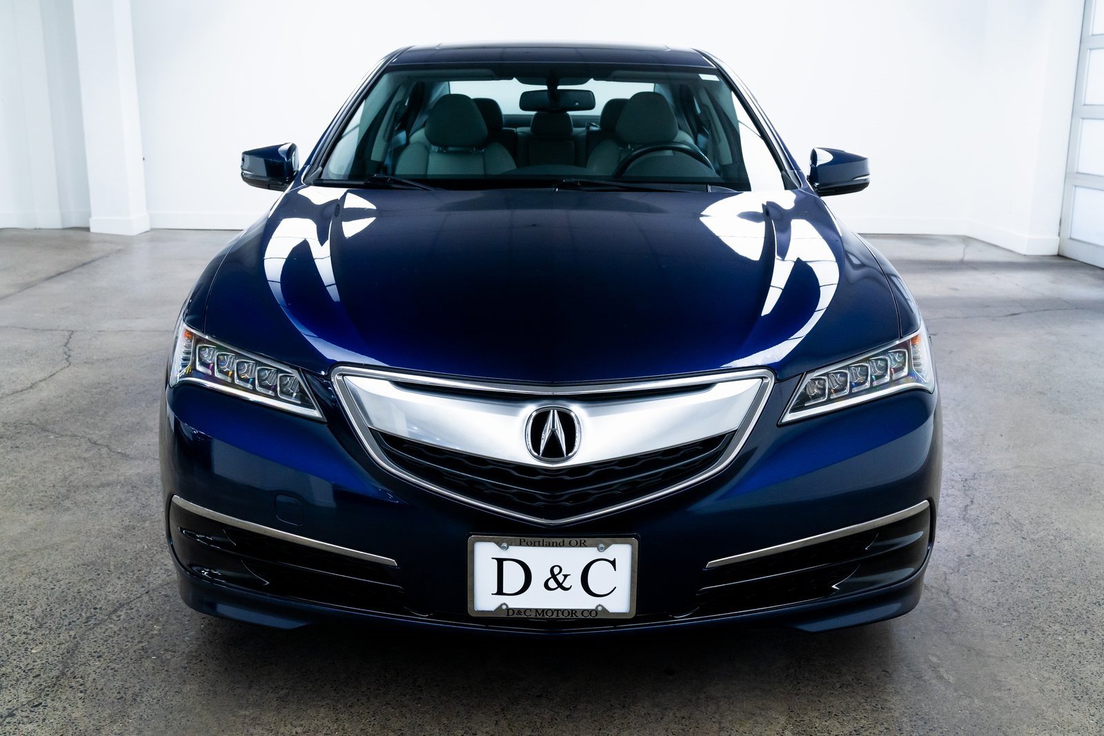Used 2016 Acura TLX image 2