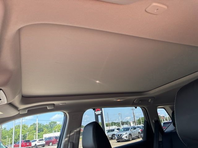 Used 2024 Nissan Rogue SL w/ SL Premium Package FWD image 19