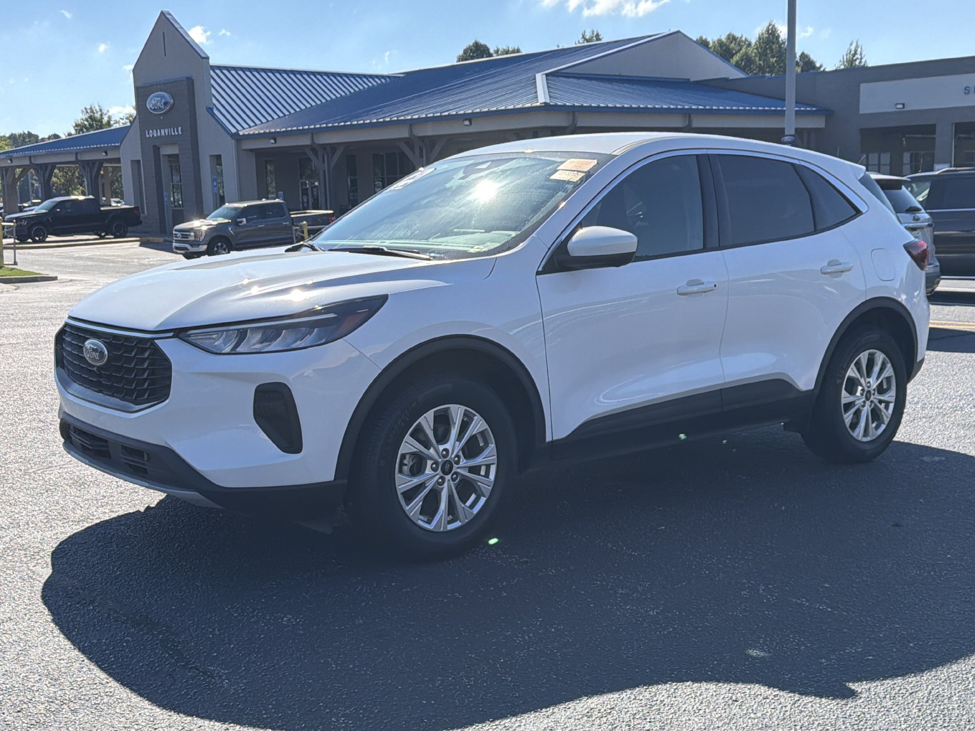 Used 2023 Ford Escape Active w/ Tech Pack #2 AWD/4WD image 1