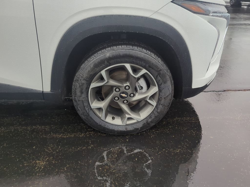 Certified 2024 Chevrolet Trax LT w/ Driver Confidence Package image 10