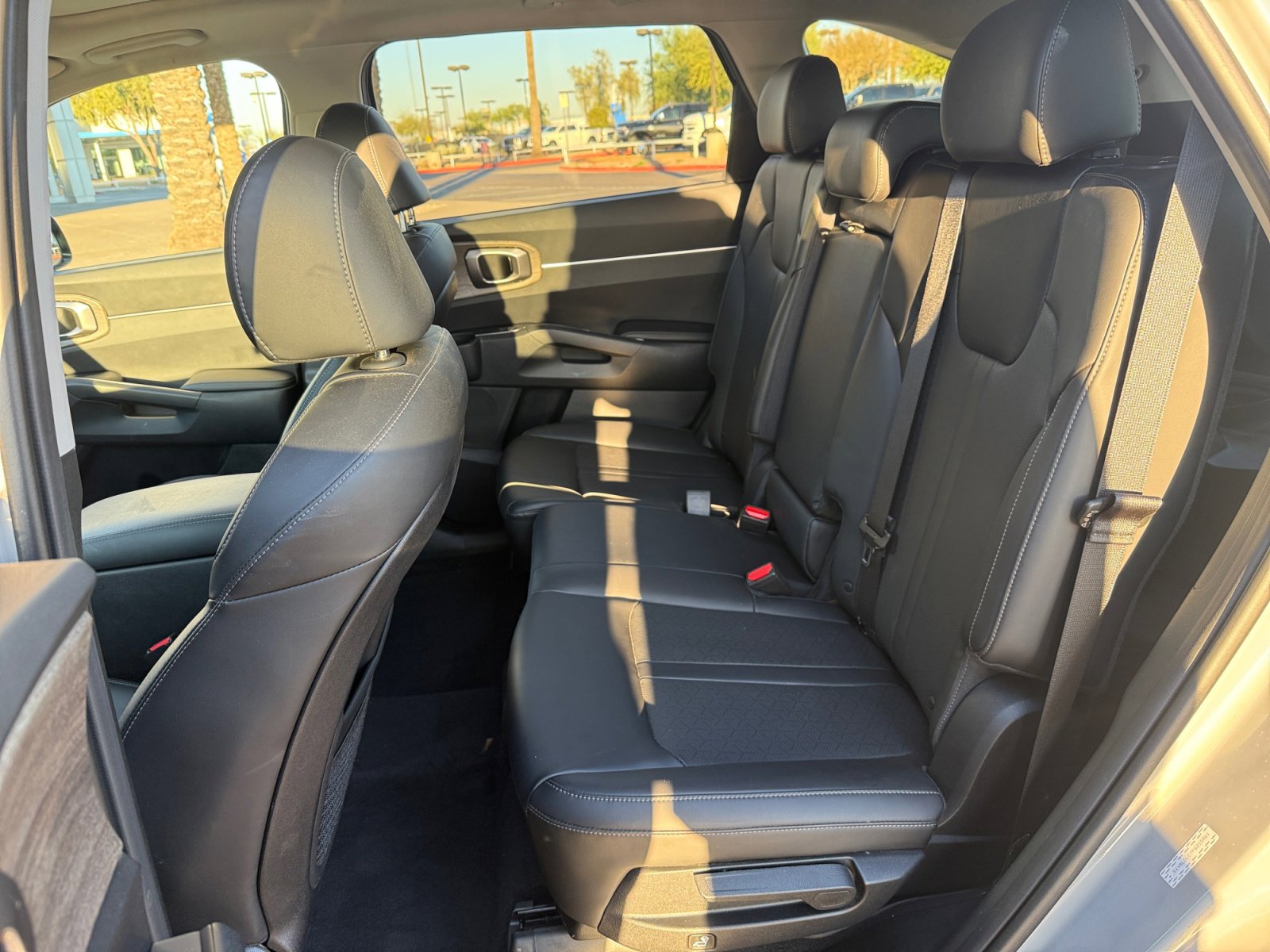 Used 2023 Kia Sorento S w/ Panoramic Sunroof Package image 16