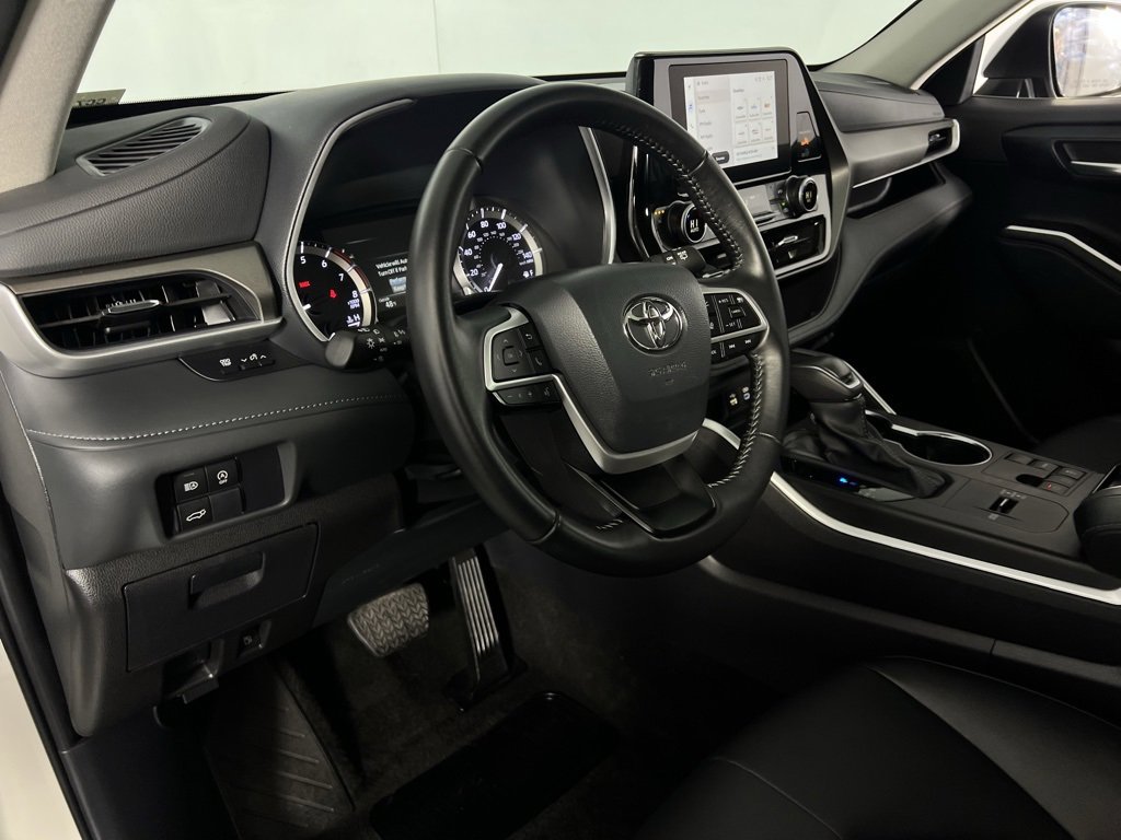 Used 2025 Toyota Highlander XLE image 20