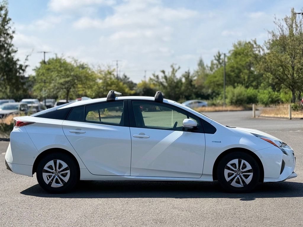 Used 2017 Toyota Prius Two w/ Prius Two Safety Plus Package FWD image 6