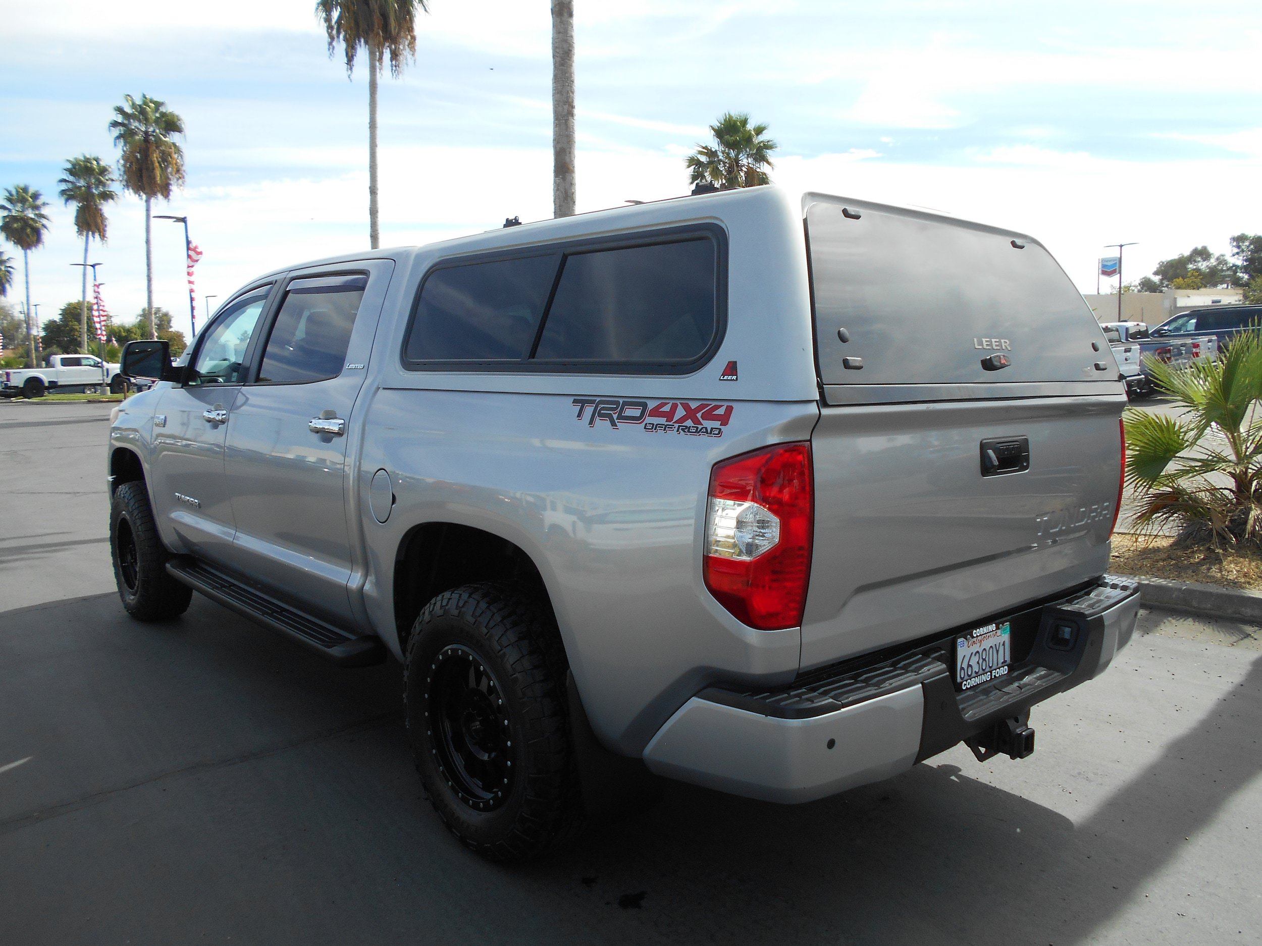 Used 2016 Toyota Tundra Limited w/ Limited Premium Package AWD/4WD image 9