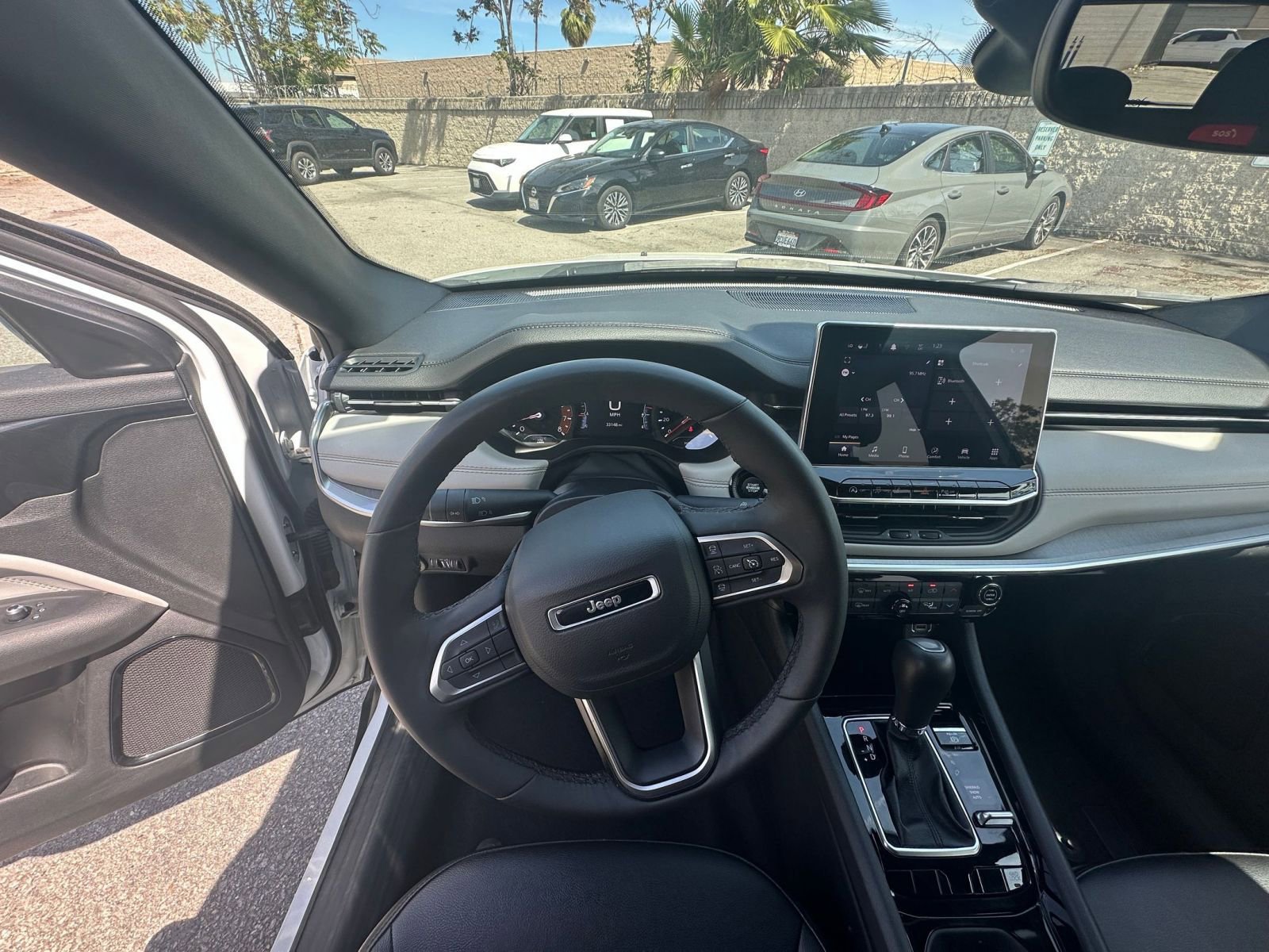 Used 2025 Jeep Compass Limited image 35