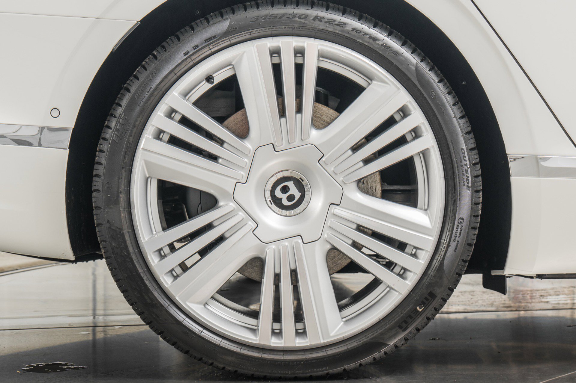 Used 2026 Bentley Flying Spur Plug-In Hybrid image 46