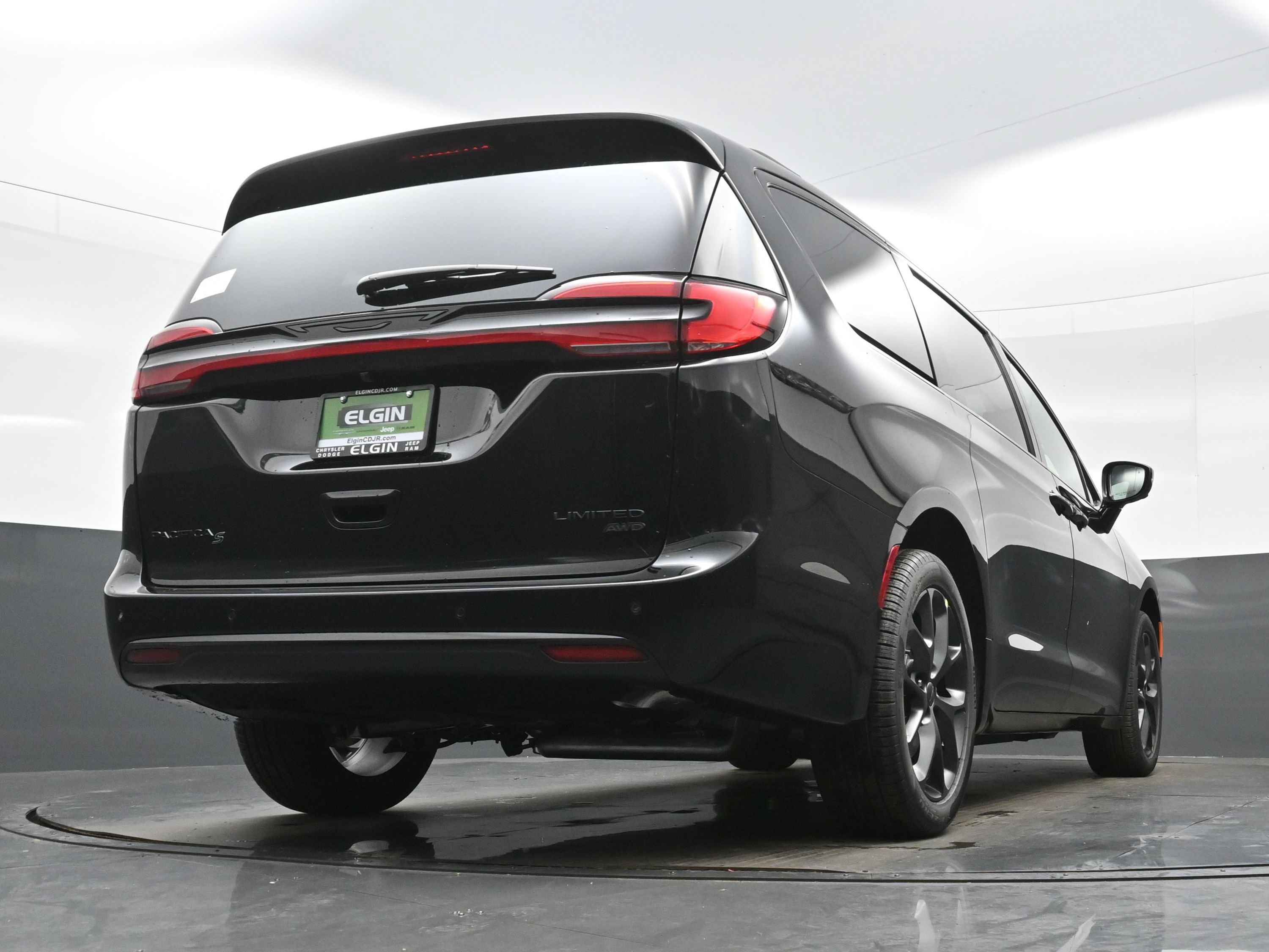 New 2027 Chrysler Pacifica Limited AWD/4WD image 18