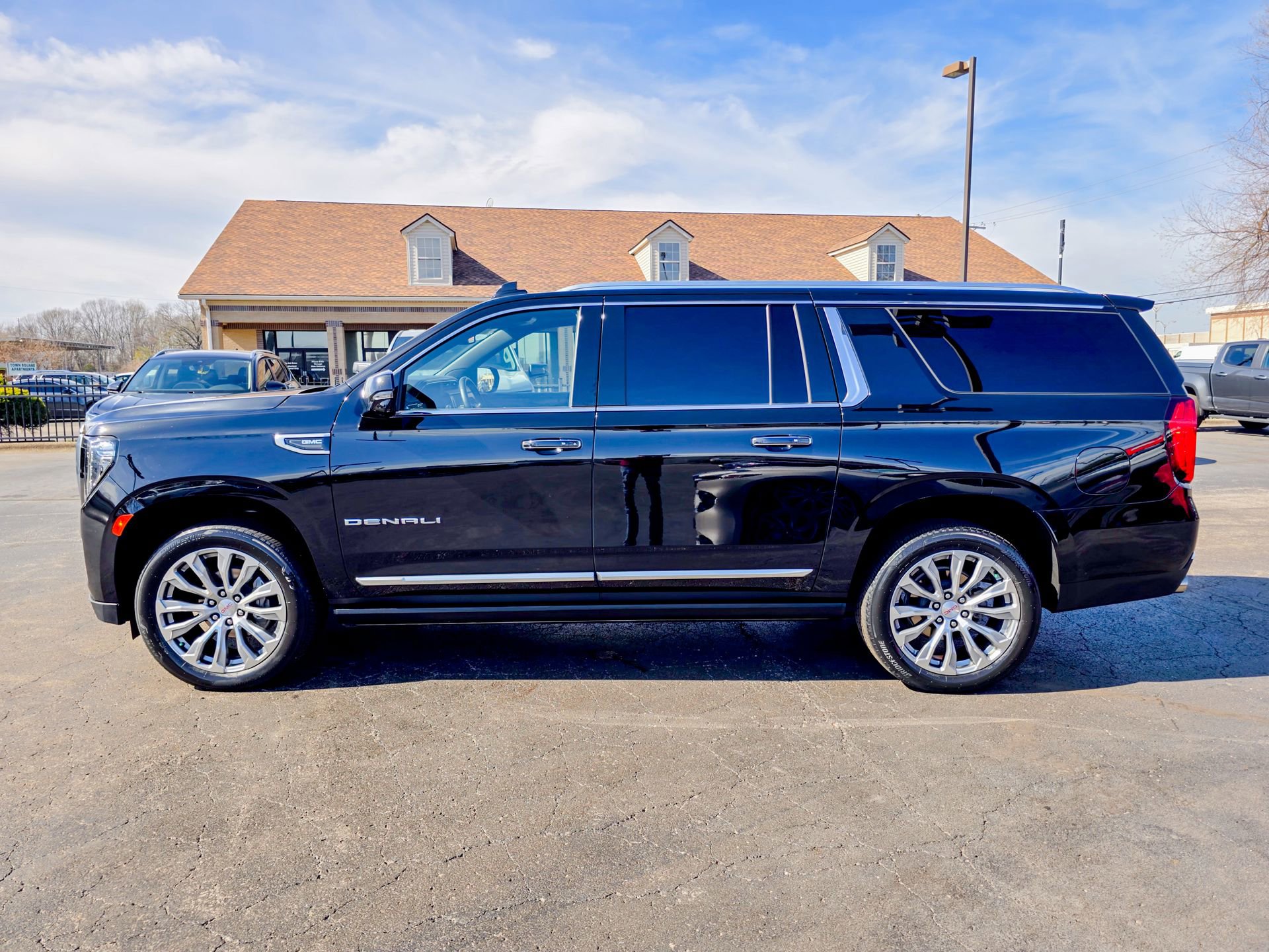 Used 2023 GMC Yukon XL Denali w/ Max Trailering Package image 13