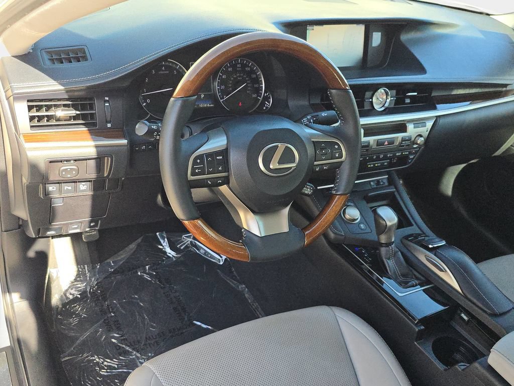 Used 2016 Lexus ES 350 w/ Navigation System Package FWD image 19