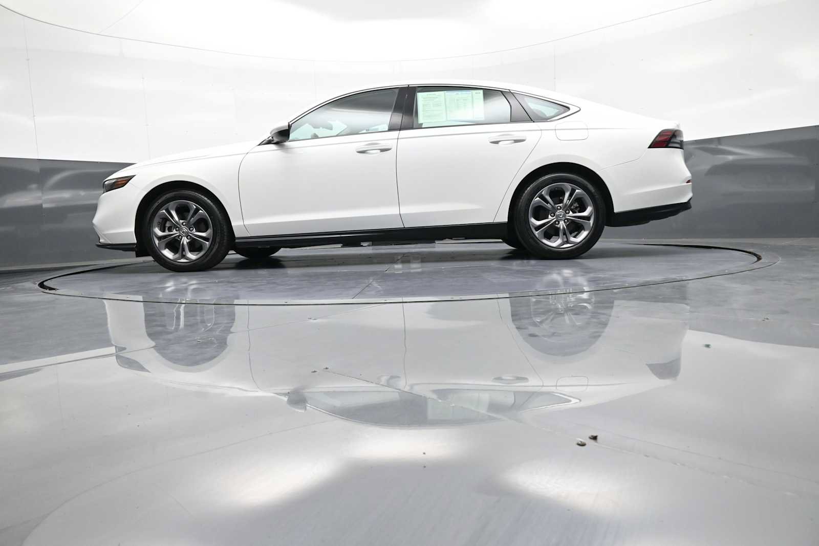 Used 2024 Honda Accord EX image 32