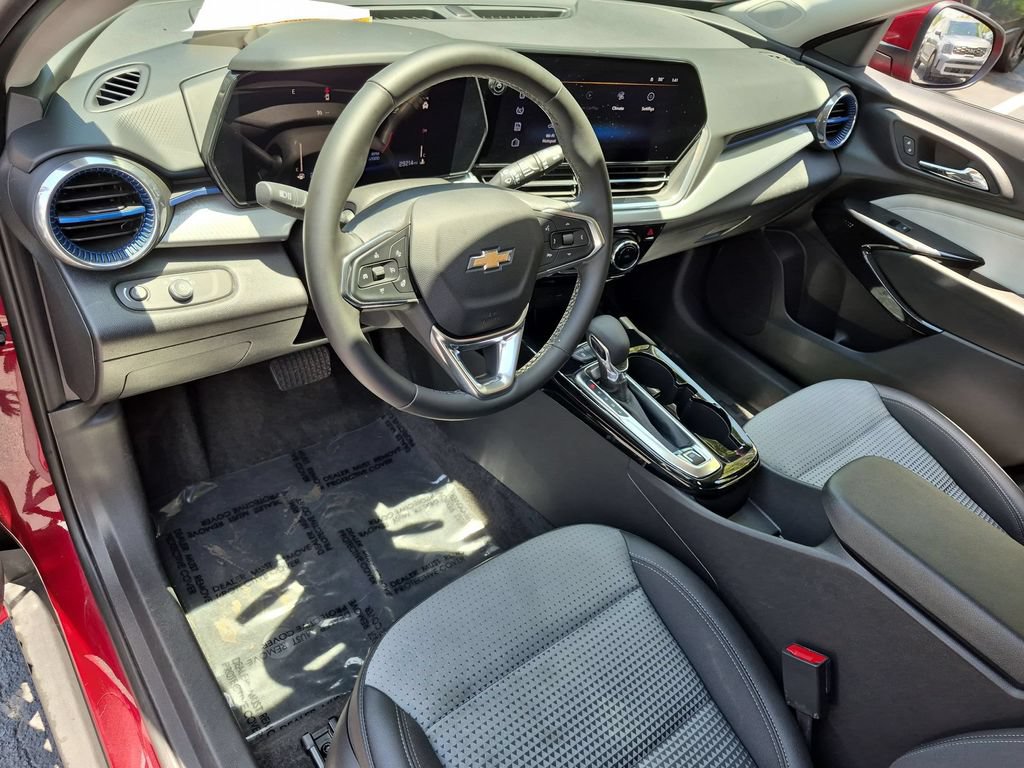 Used 2025 Chevrolet Trax LT w/ LT Convenience Package FWD image 15