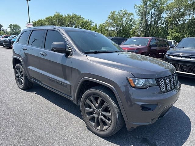 Used 2019 Jeep Grand Cherokee Altitude AWD/4WD image 10
