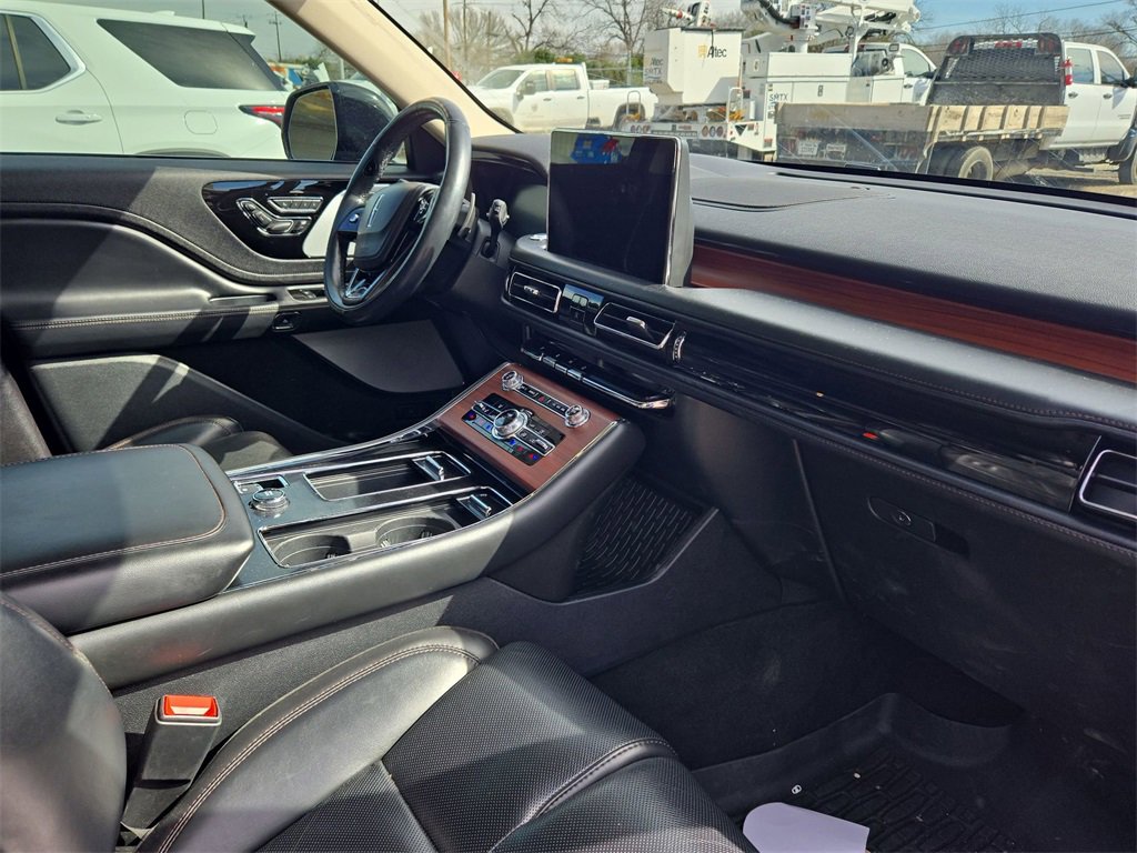Used 2023 Lincoln Aviator Reserve w/ Equipment Group 201A image 3