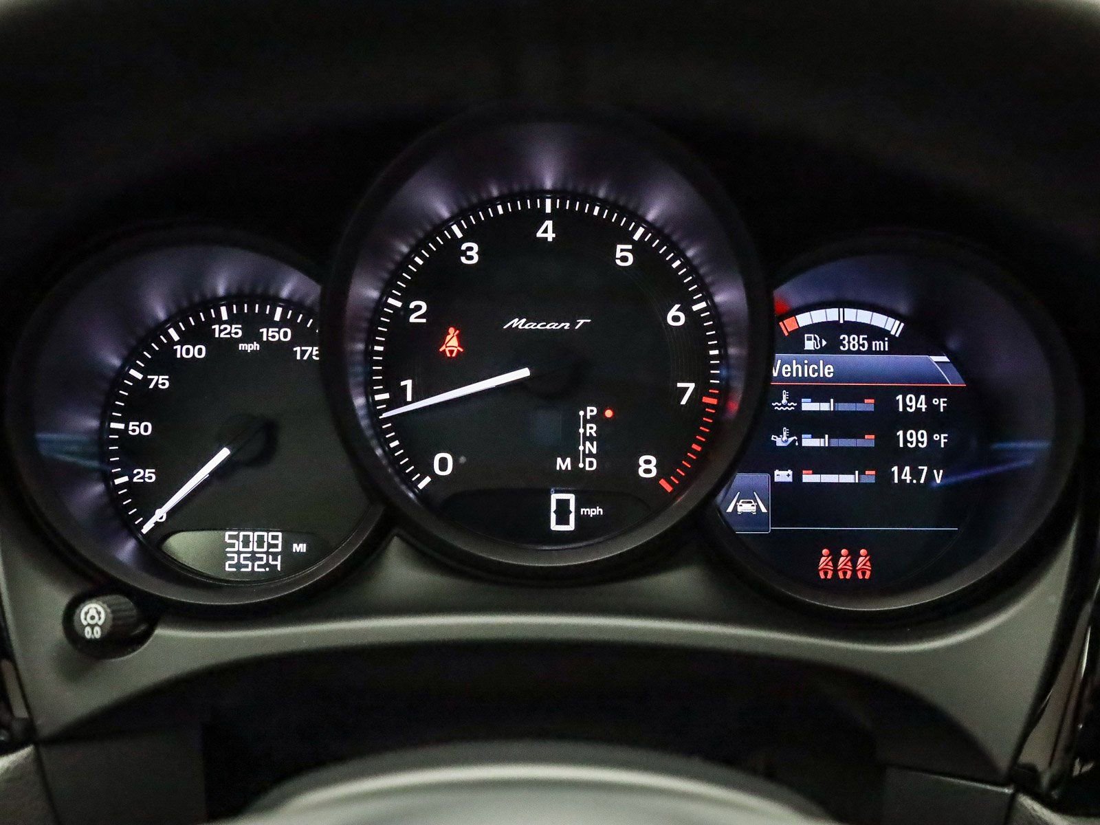 Certified 2025 Porsche Macan Turbo image 24