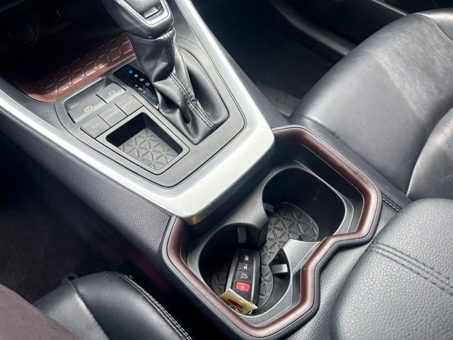 Used 2020 Toyota RAV4 Limited FWD image 28