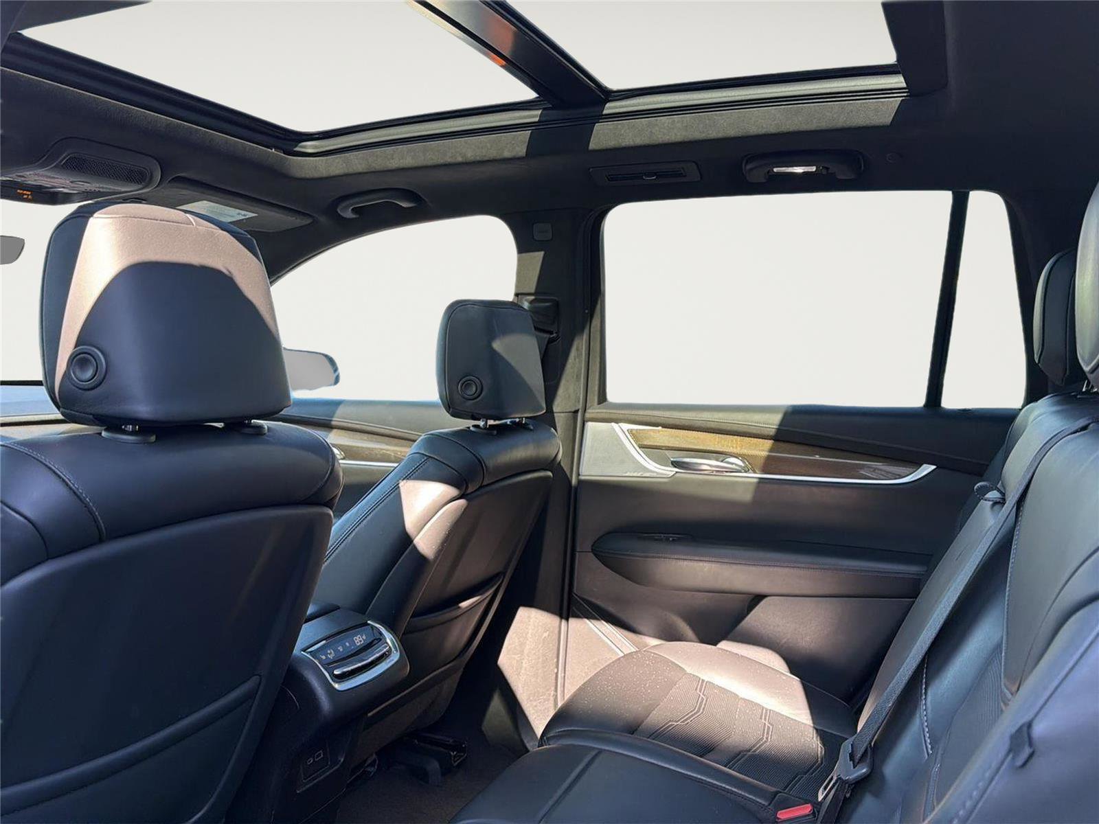 Used 2023 Cadillac XT6 Premium Luxury w/ Platinum Package image 13