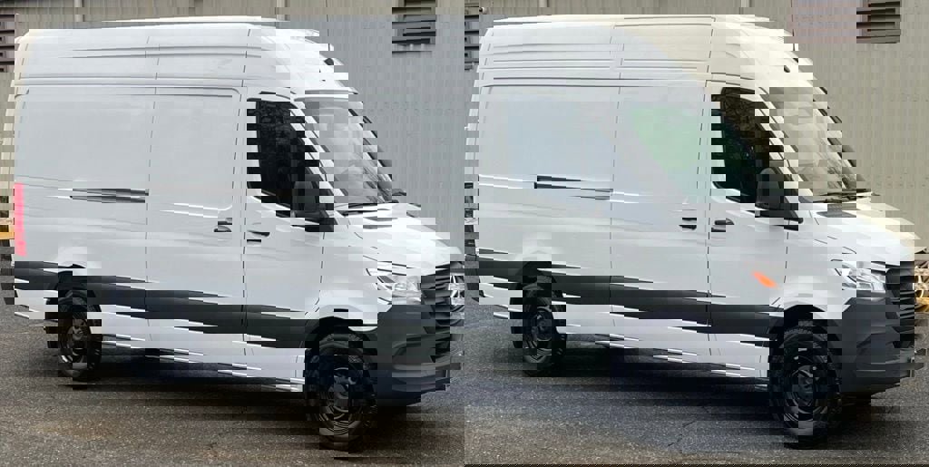 Used 2025 Mercedes-Benz Sprinter 2500 image 3