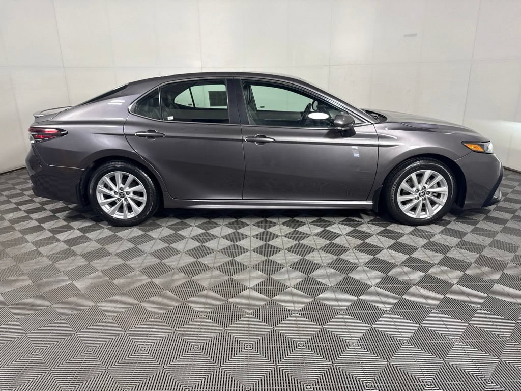 Used 2024 Toyota Camry SE FWD image 11