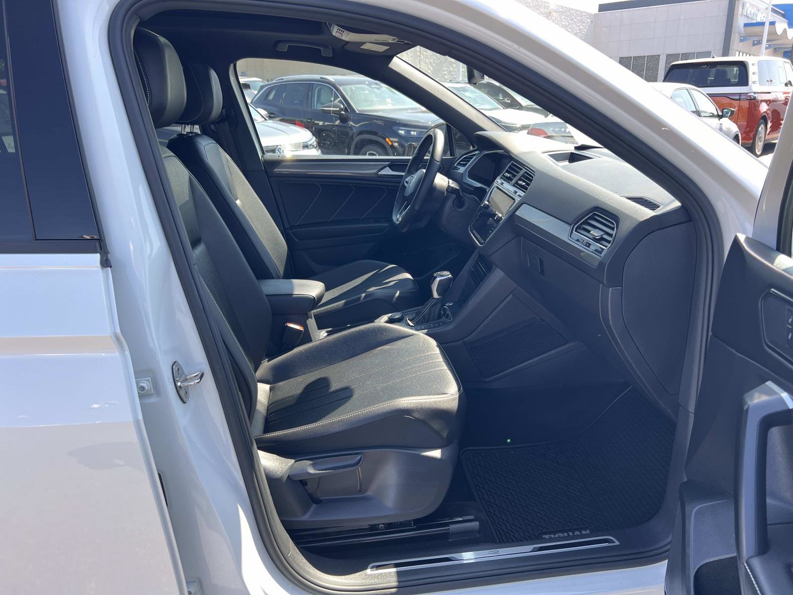 Certified 2022 Volkswagen Tiguan SE R-Line image 31