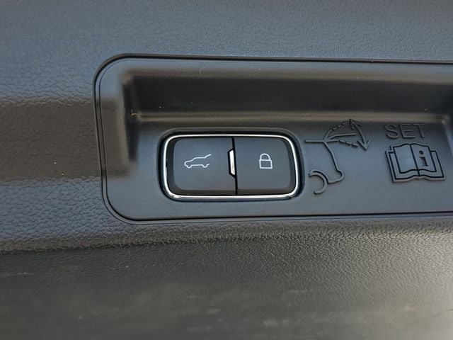 Used 2023 Ford Explorer XLT w/ Equipment Group 202A RWD image 11