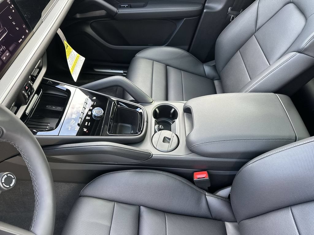 Certified 2026 Porsche Cayenne AWD/4WD image 17