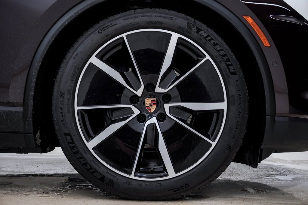 New 2025 Porsche Macan 4 Electric image 10