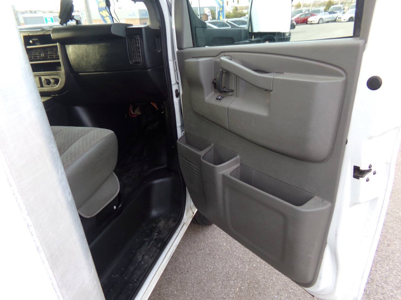 Used 2018 Chevrolet Express 3500 w/ Power Convenience Package RWD image 15