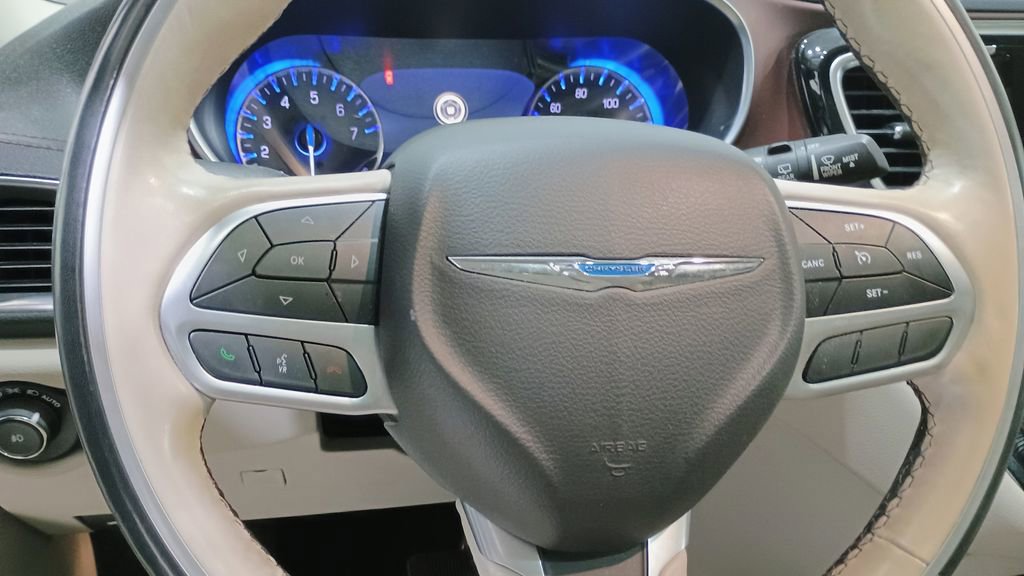 Used 2020 Chrysler Pacifica Limited image 14