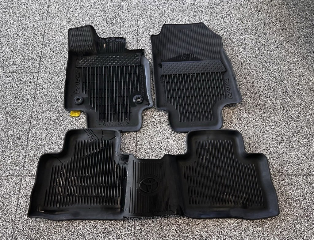 Used 2024 Toyota RAV4 XLE image 58