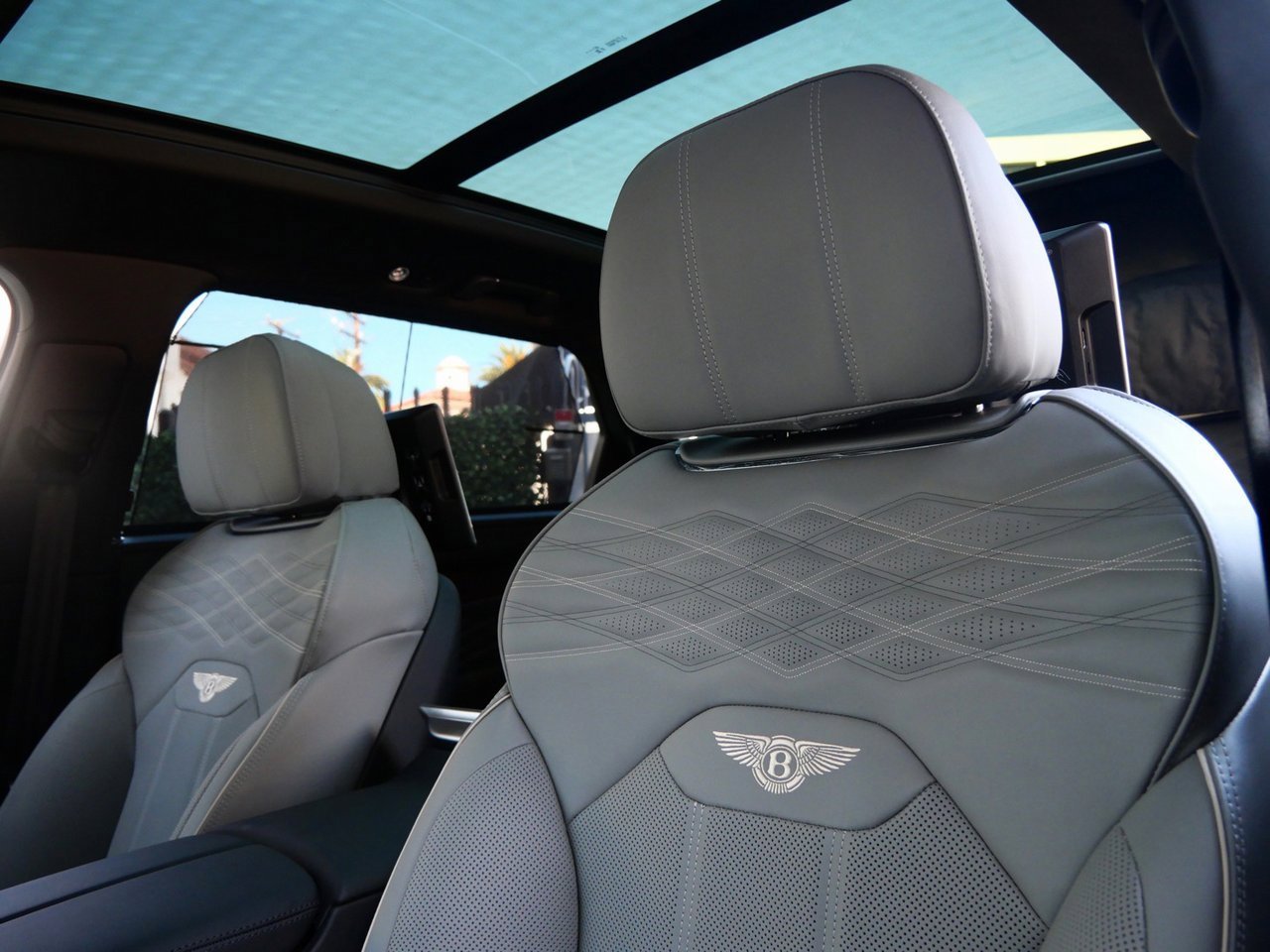 New 2025 Bentley Bentayga Extended Wheelbase image 19