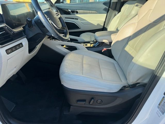 Used 2023 Kia Telluride EX w/ EX Captain's Chair Package image 21