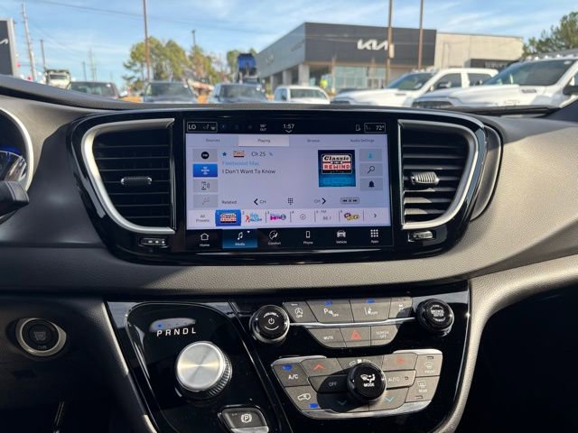 New 2026 Chrysler Voyager LX image 20