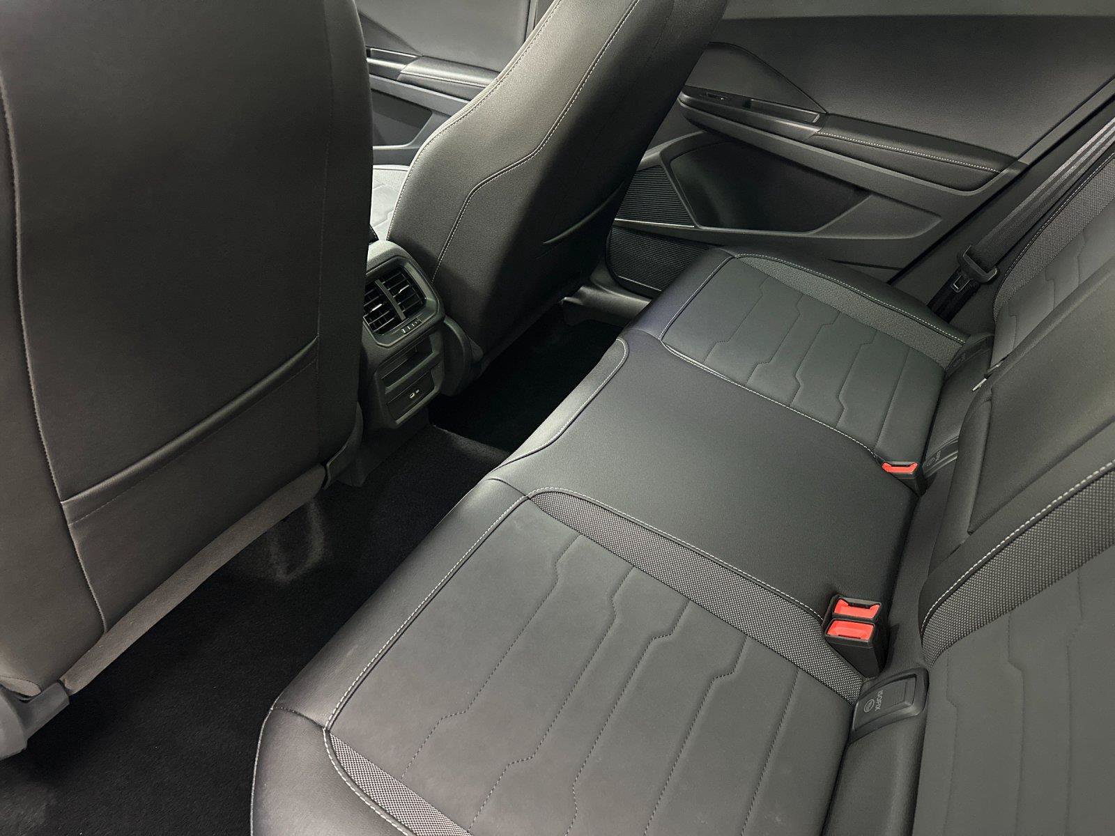 New 2025 Volkswagen Taos SE AWD/4WD image 11