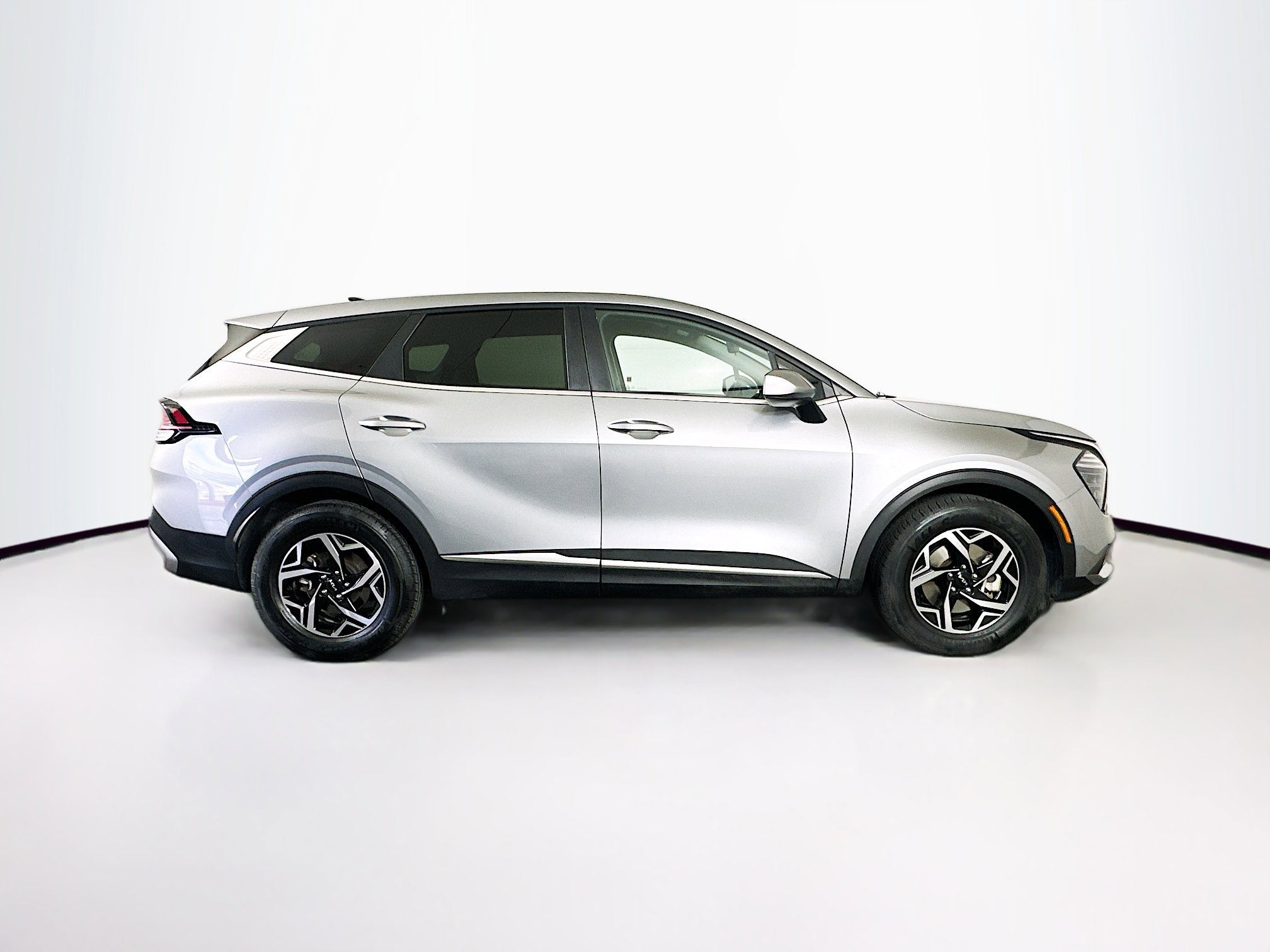 Used 2025 Kia Sportage LX image 10