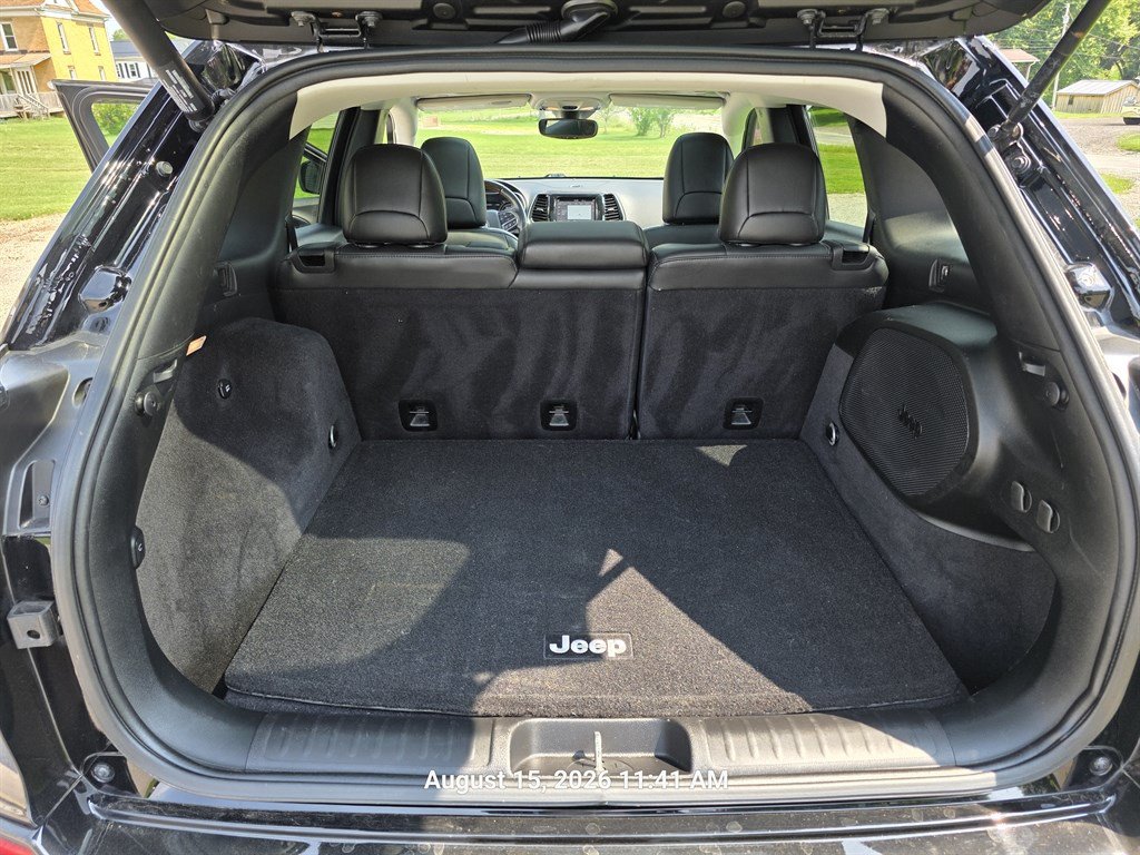 Used 2019 Jeep Cherokee Overland w/ Technology Group AWD/4WD image 15