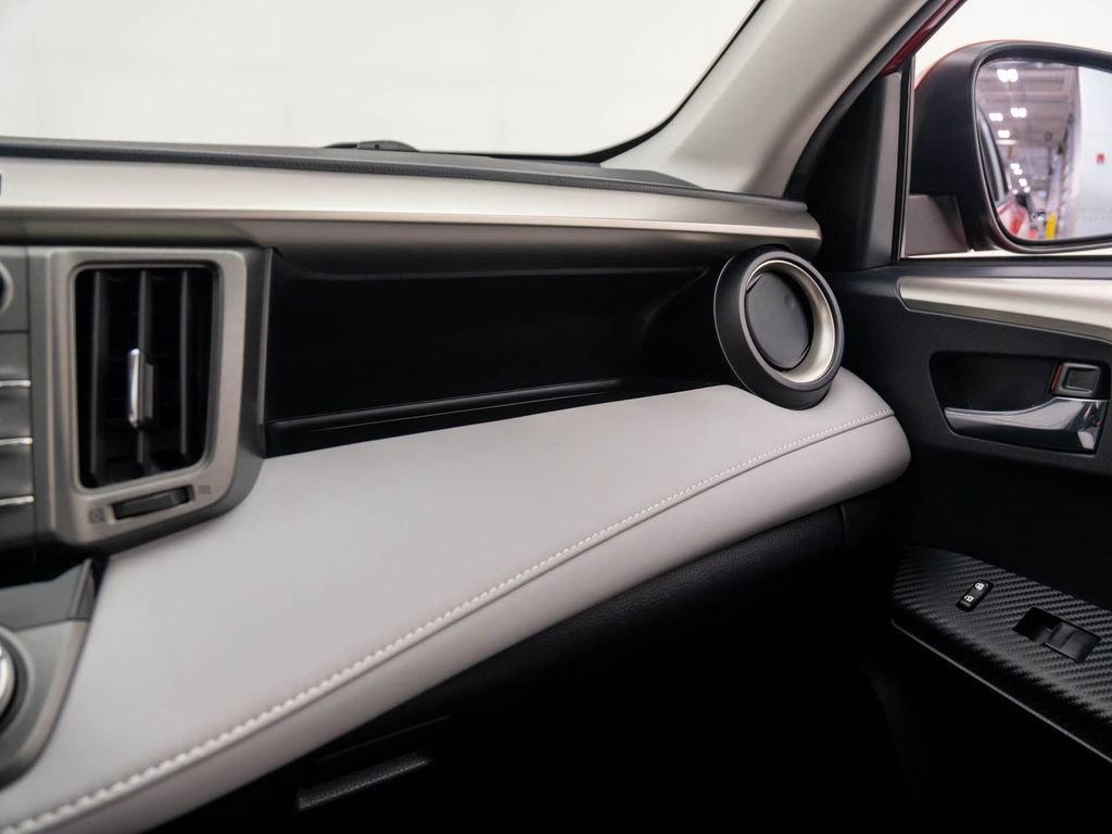 Used 2015 Toyota RAV4 XLE image 23